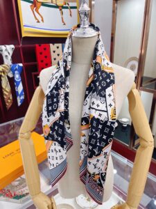Louis Vuitton More and More Double Face Shawl Black Scarf 90cm/35in 