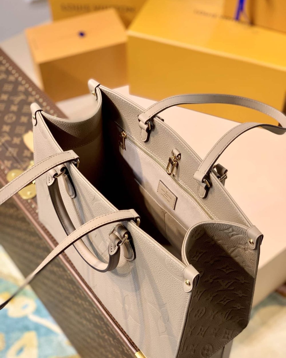 1:1 Replica Louis Vuitton LV Onthego MM Monogram Empreinte Leather Luxury Bag For Women M45607 - 35cm