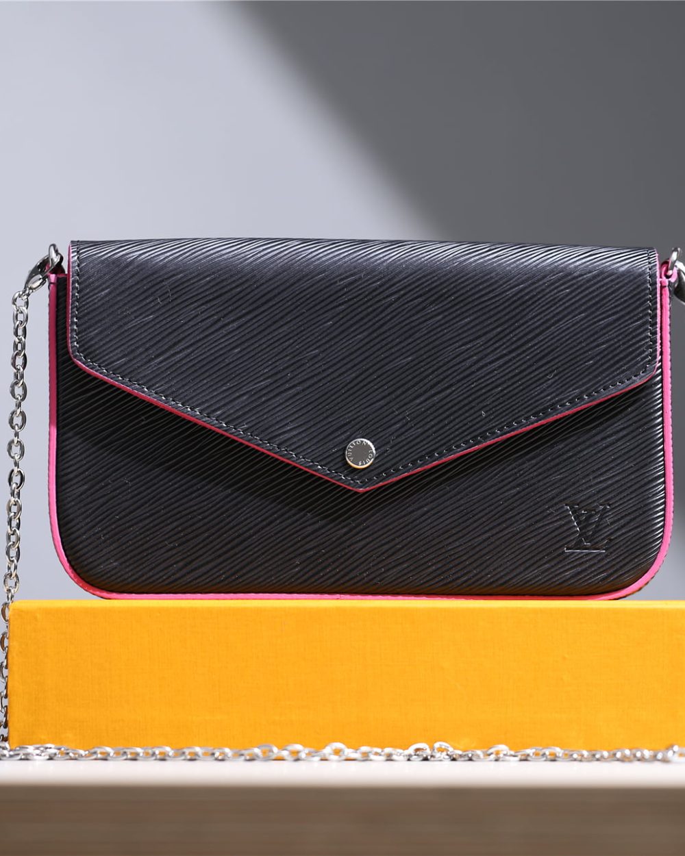 1:1 Replica Louis Vuitton Pochette Felicie Epi Black/Red For Women, Women's Wallets 8.3in/21cm LV