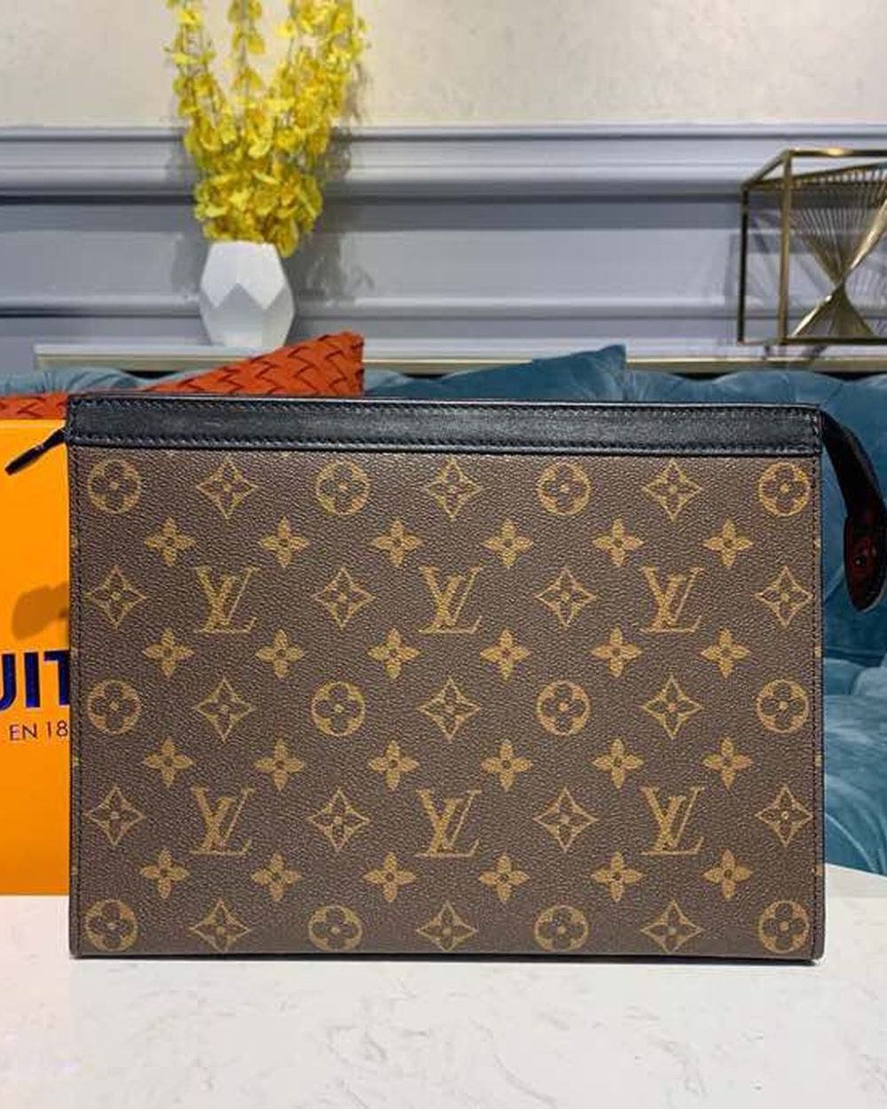 1:1 Replica Louis Vuitton Pochette Voyage MM Monogram Canvas For Men, Men's Wallet 8.3in/27cm LV M61692