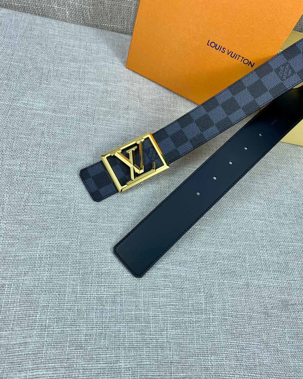 1:1 Replica Louis Vuitton Pyramide Frame Initiales Reversible LV Belt Damier Cobalt Canvas Blue and Black LV Women Belt