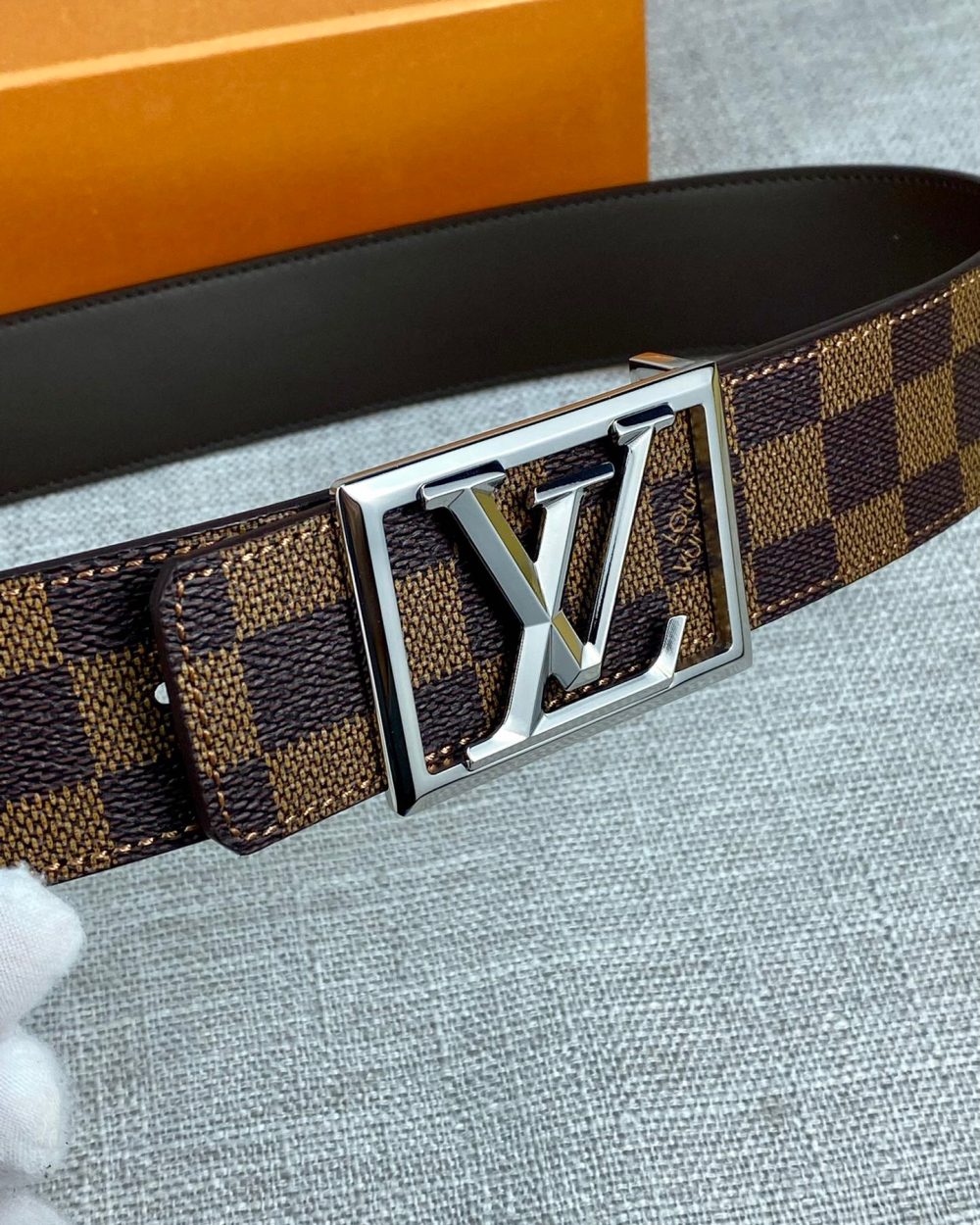 1:1 Replica Louis Vuitton Pyramide Frame Reversible LV Belt Damier Metal Hardware LV Women Belt