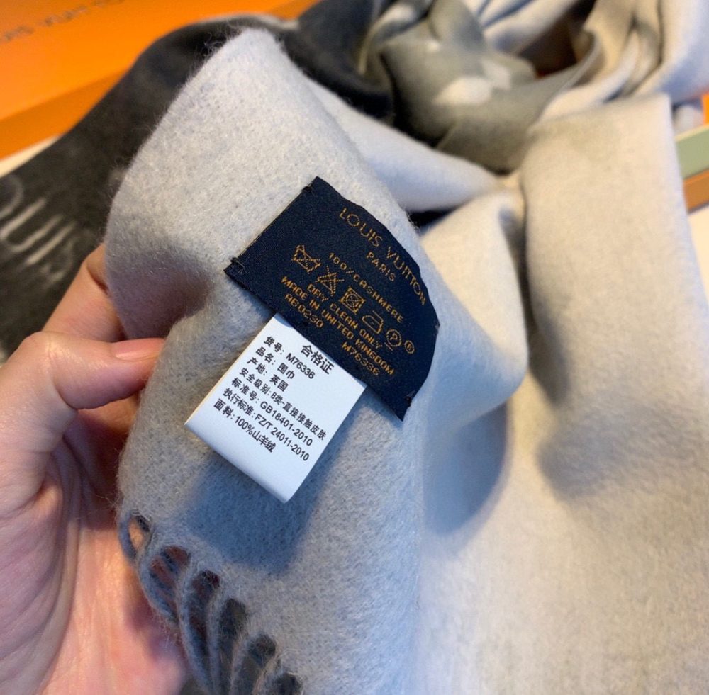 Louis Vuitton Reykjavik Gradient Cashmere Grey Scarf 220cm/87in M76336 - Image 7