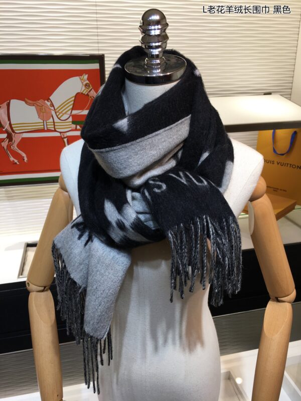 Louis Vuitton Reykjavik Scarf Black 75in/190cm M71040
