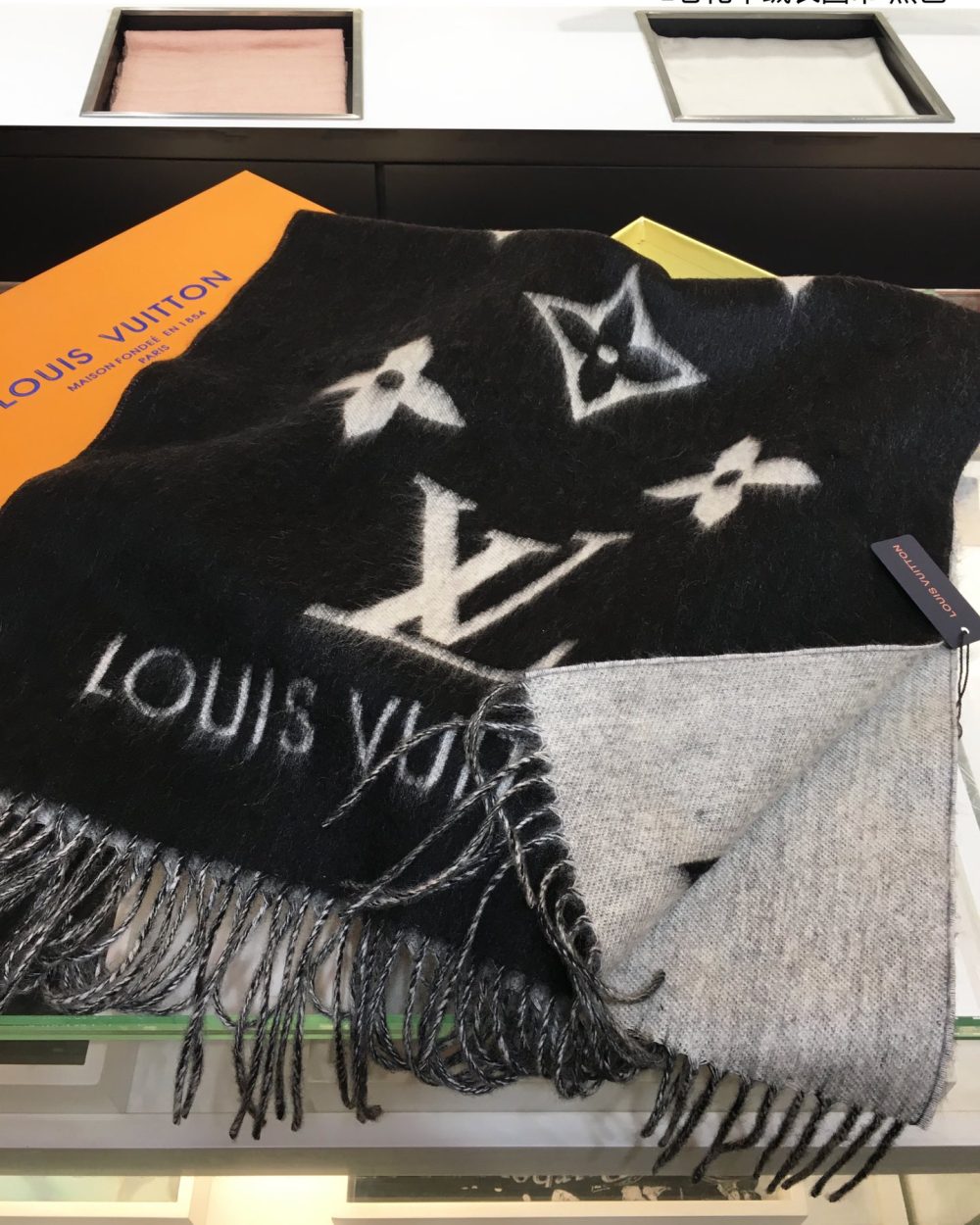 Louis Vuitton Reykjavik Scarf Black 75in/190cm M71040