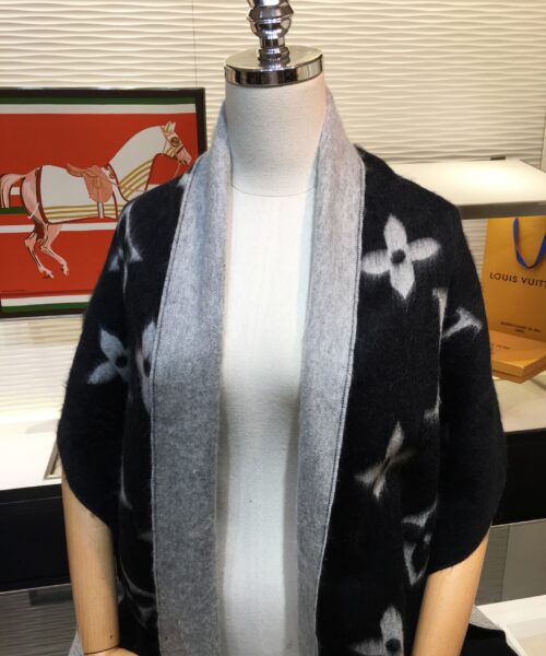 Louis Vuitton Reykjavik Scarf Black 75in/190cm M71040