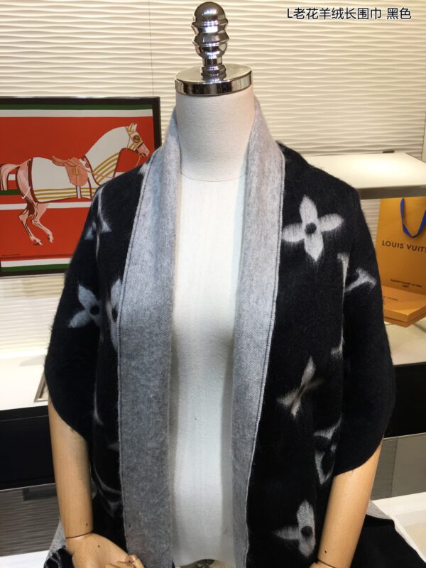 Louis Vuitton Reykjavik Scarf Black 75in/190cm M71040