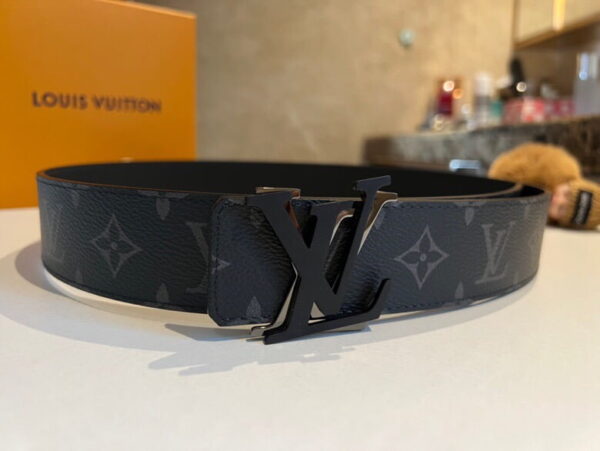 1:1 Replica Louis Vuitton Shake Reversible LV Belt Monogram Eclipse Canvas Black Metal hardware LV Women Belt
