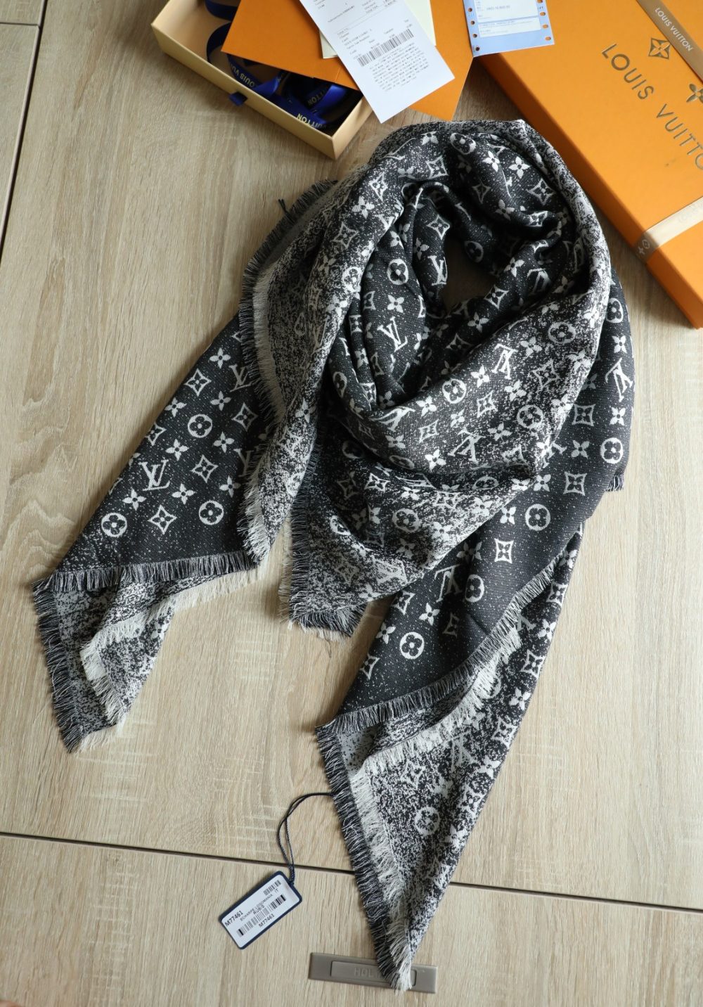 Louis Vuitton Silk Wool Square Dark Blue Scarf 140cm/55in - Image 4