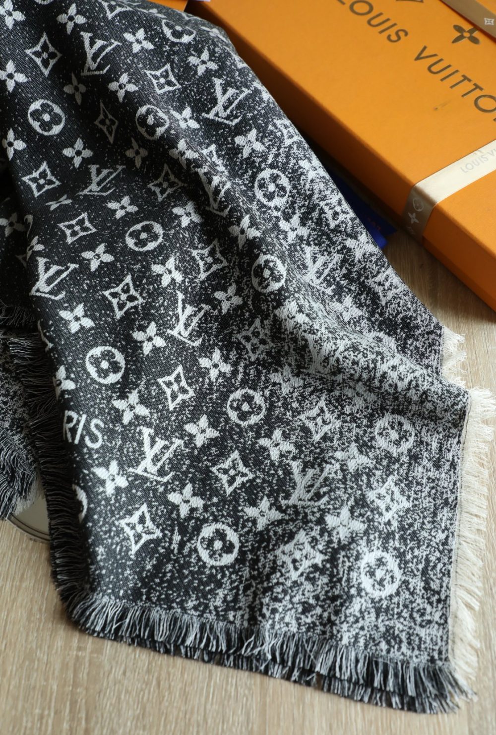 Louis Vuitton Silk Wool Square Dark Blue Scarf 140cm/55in - Image 6