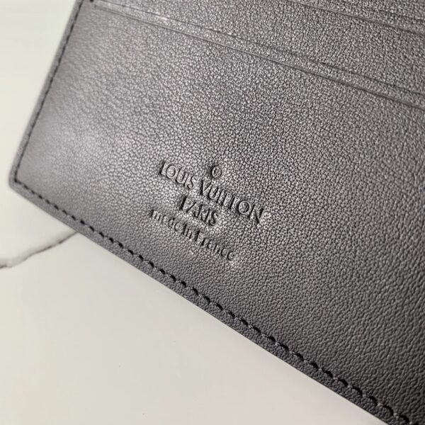 Louis Vuitton Slender Wallet Taiga Black For Men, Men's Wallet 4.3in/11cm LV M30539