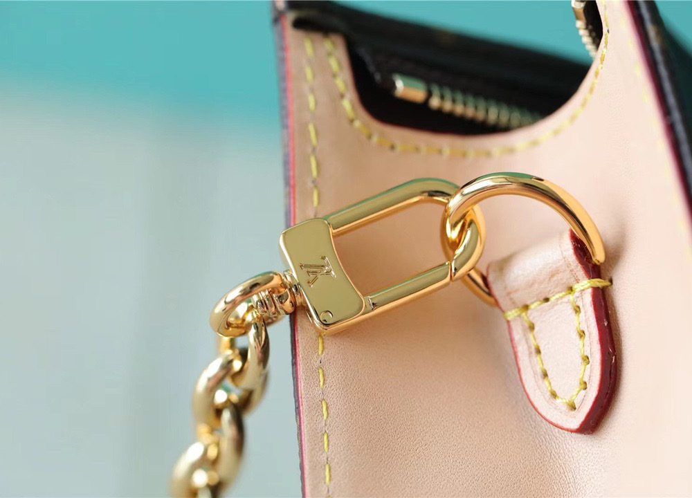 1:1 Replica Louis Vuitton Toiletry Pouch on Chain Monogram Canvas For Women, Women's Wallets 9.8in/25cm LV M81412