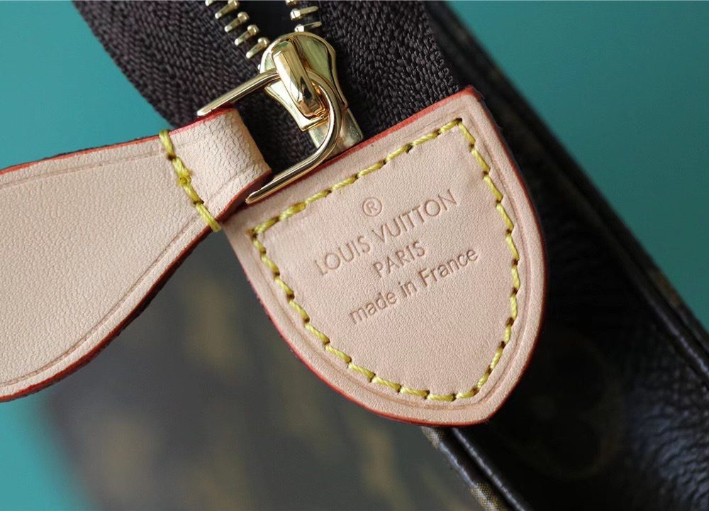 1:1 Replica Louis Vuitton Toiletry Pouch on Chain Monogram Canvas For Women, Women's Wallets 9.8in/25cm LV M81412