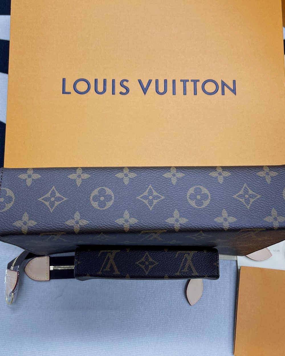 1:1 Replica Louis Vuitton Toiletry Pouch on Chain Monogram Canvas For Women, Women's Wallets 9.8in/25cm LV M81412