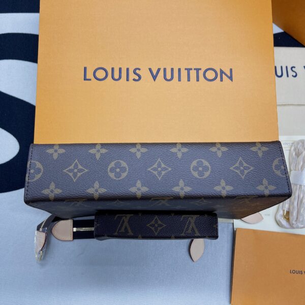 Louis Vuitton Toiletry Pouch on Chain Monogram Canvas For Women, Women's Wallets 9.8in/25cm LV M81412