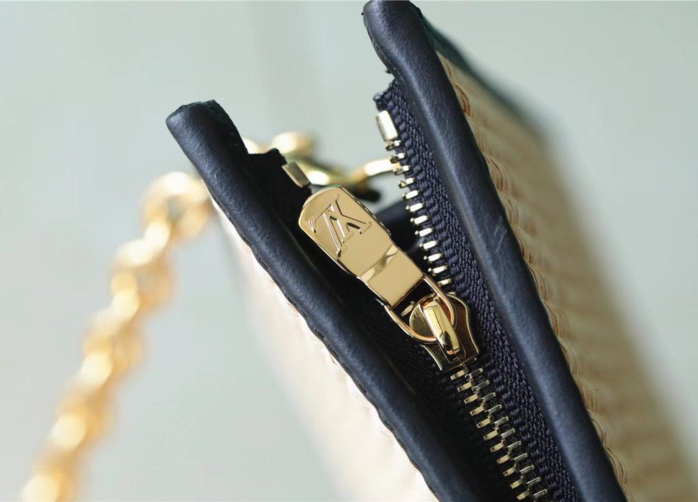 1:1 Replica Louis Vuitton Toiletry Pouch on Chain Raffia Natural /Black For Women, Women's Wallets 9.8in/25cm LV M81366