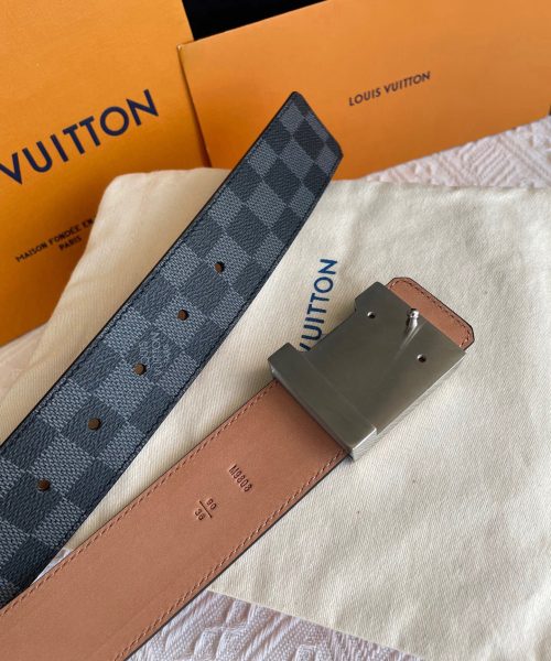 1:1 Replica Louis Vuitton Twist Initiales LV Belt Damier Infini Canvas Palladium Hardware LV Women Belt