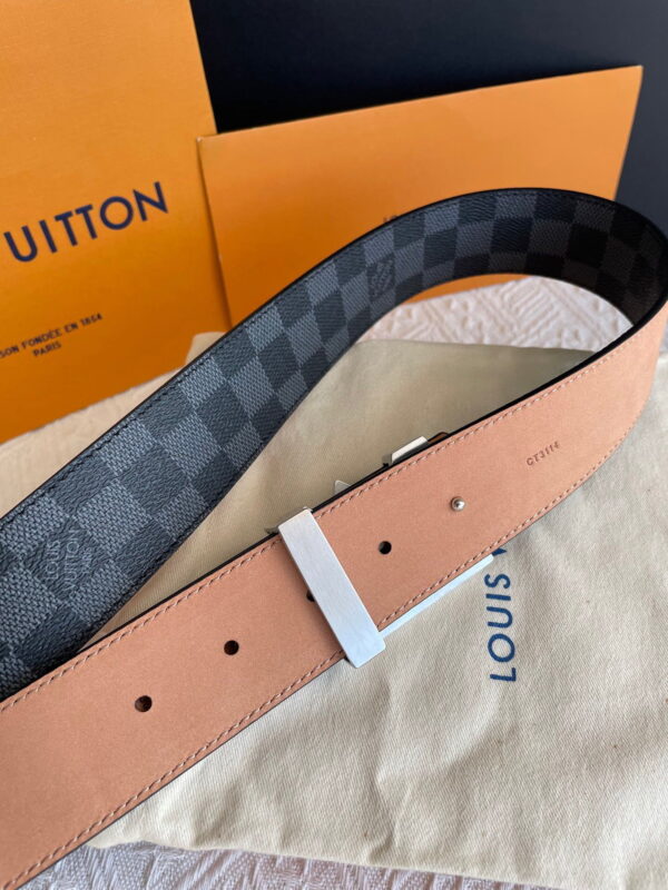 1:1 Replica Louis Vuitton Twist Initiales LV Belt Damier Infini Canvas Palladium Hardware LV Women Belt