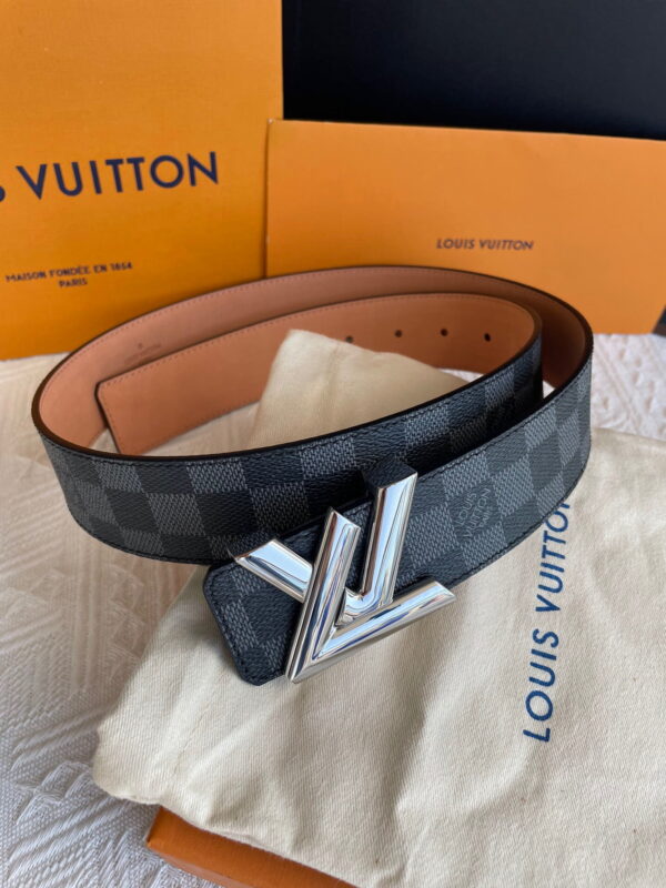 1:1 Replica Louis Vuitton Twist Initiales LV Belt Damier Infini Canvas Palladium Hardware LV Women Belt