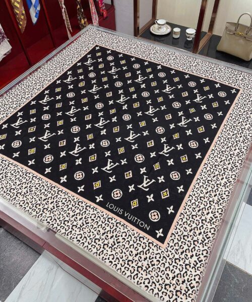Louis Vuitton Wild at Heart Shawl Black 140cm/55in M00409