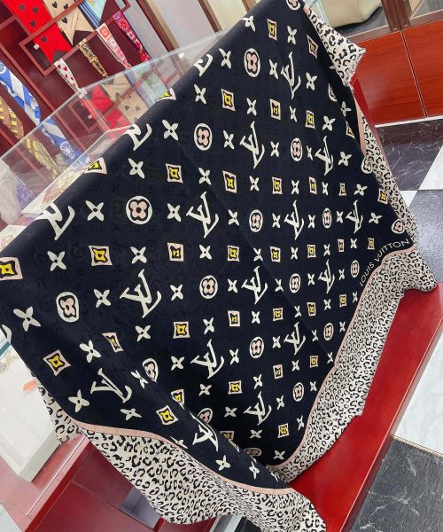 Louis Vuitton Wild at Heart Shawl Black 140cm/55in M00409