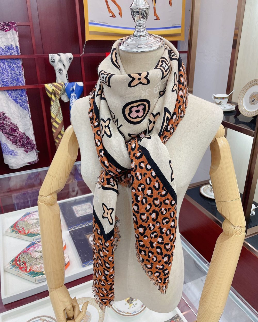 Louis Vuitton Wild at Heart Shawl Brown 140cm/55in