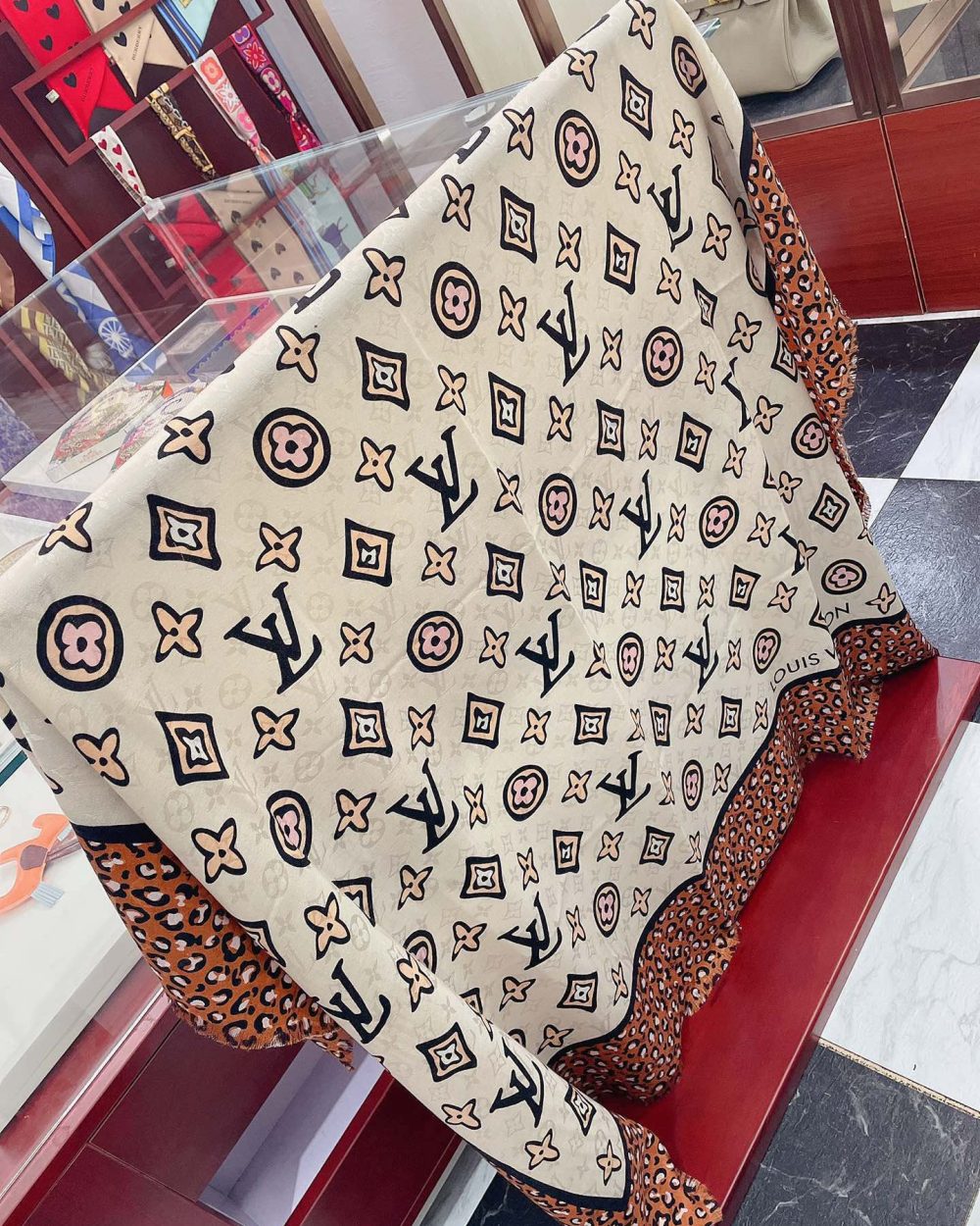Louis Vuitton Wild at Heart Shawl Brown 140cm/55in