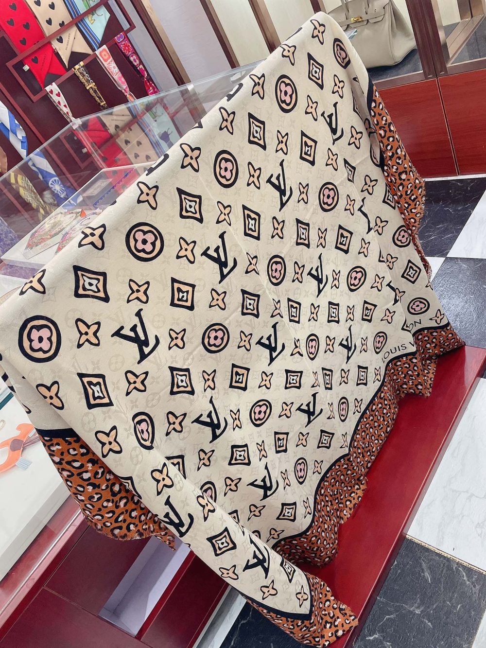 Louis Vuitton Wild at Heart Shawl Brown 140cm/55in - Image 3