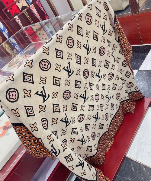Louis Vuitton Wild at Heart Shawl Brown 140cm/55in