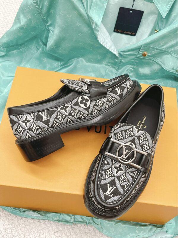 Louis Vuitton Women's Academy Loafer Black And White For Women LV
