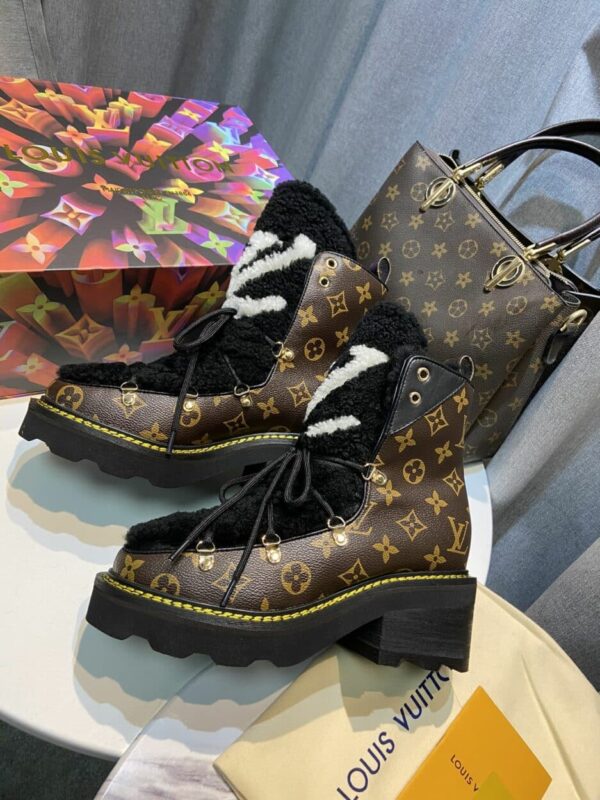 Louis Vuitton Women's Beaubourg Ankle Boot Black For Women LV