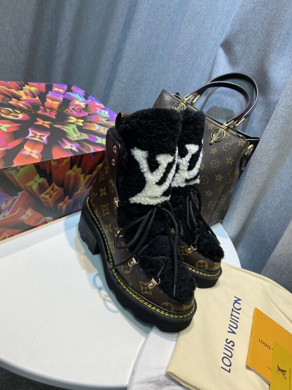 Louis Vuitton Women's Beaubourg Ankle Boot Black For Women LV