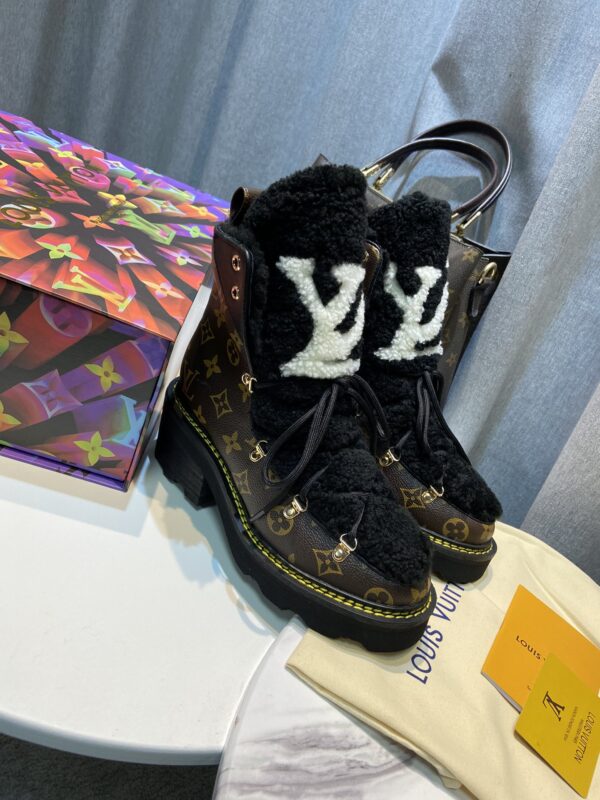 Louis Vuitton Women's Beaubourg Ankle Boot Black For Women LV