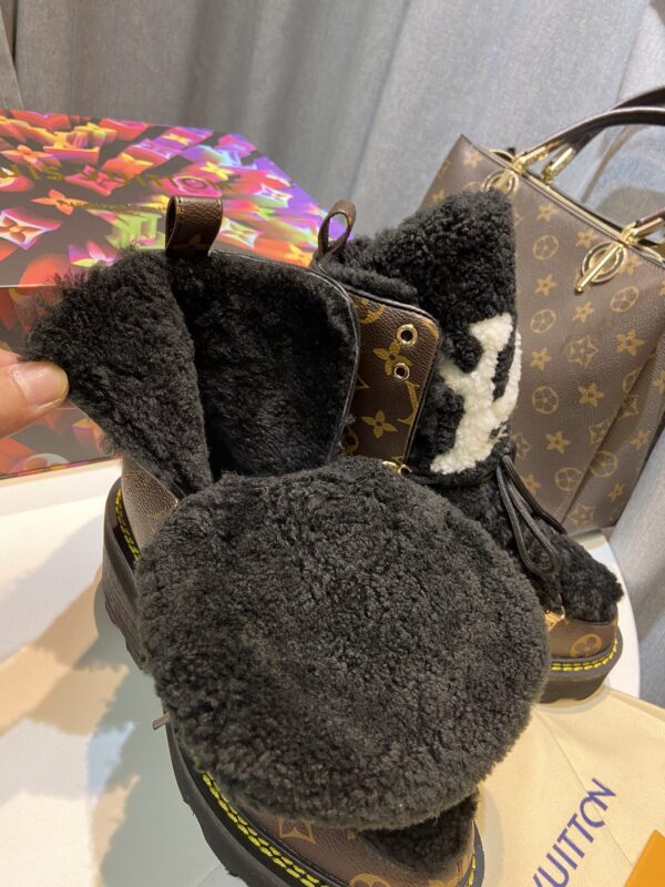 Louis Vuitton Women's Beaubourg Ankle Boot Black For Women LV