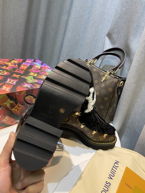 Louis Vuitton Women's Beaubourg Ankle Boot Black For Women LV