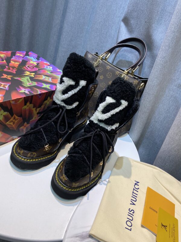 Louis Vuitton Women's Beaubourg Ankle Boot Black For Women LV