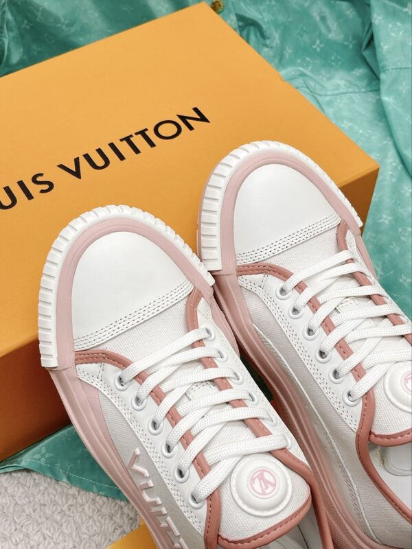Louis Vuitton Women's LV Squad Sneaker Pink For Women LV 1AACW0