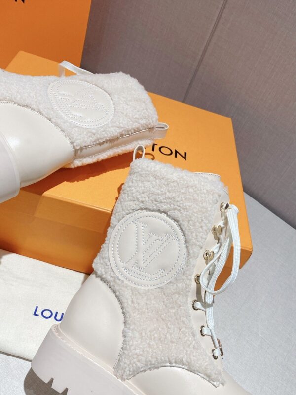 Louis Vuitton Women's LV Territory Flat Ranger White For Women LV