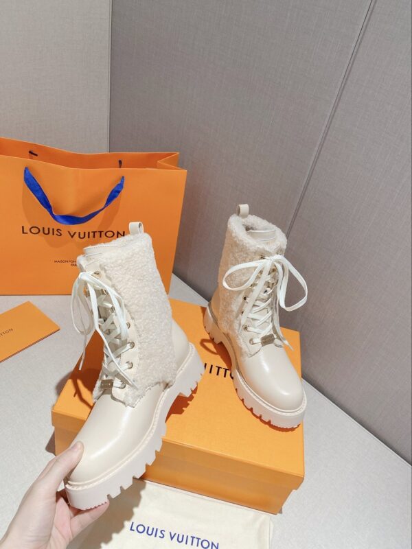 Louis Vuitton Women's LV Territory Flat Ranger White For Women LV