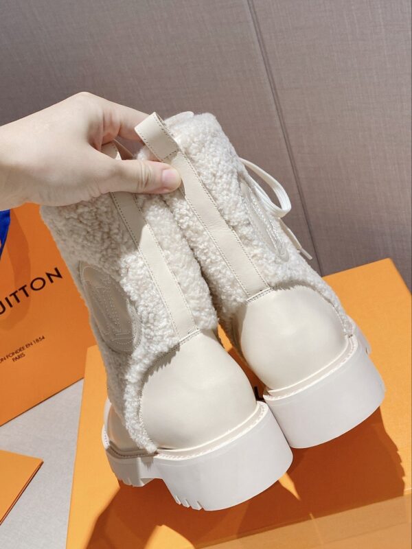 Louis Vuitton Women's LV Territory Flat Ranger White For Women LV