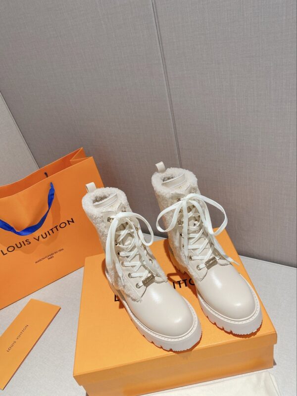 Louis Vuitton Women's LV Territory Flat Ranger White For Women LV