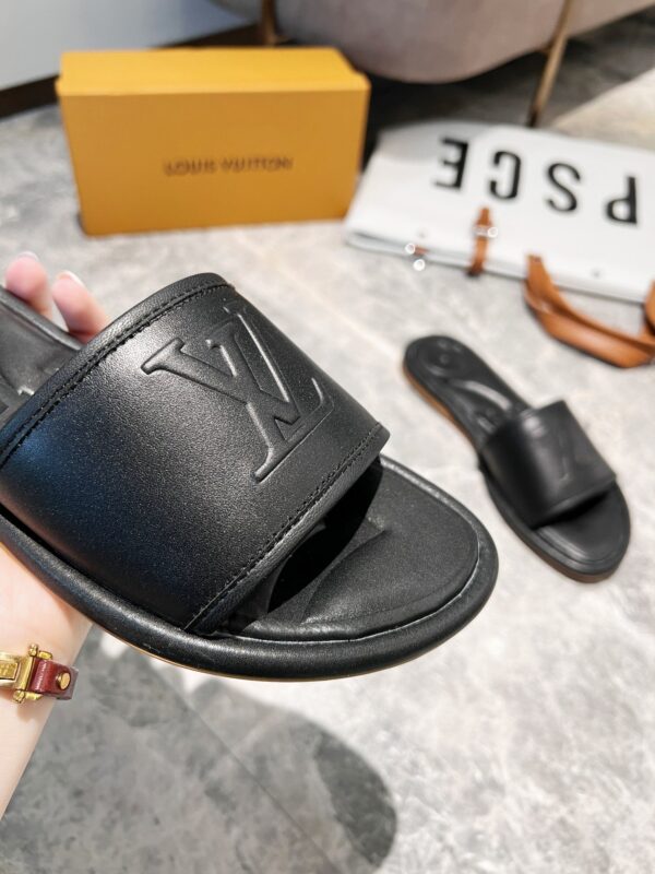 Louis Vuitton Women's Magnetic Flat Mule Black For Women LV 1AA1LT