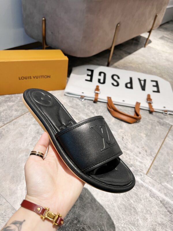 Louis Vuitton Women's Magnetic Flat Mule Black For Women LV 1AA1LT
