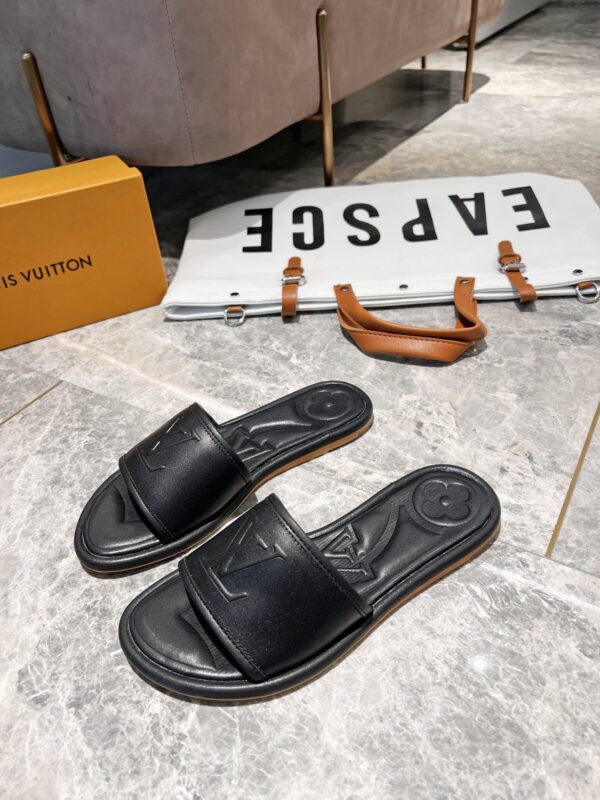 Louis Vuitton Women's Magnetic Flat Mule Black For Women LV 1AA1LT