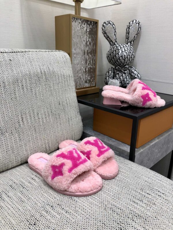 Louis Vuitton Women's Magnetic Flat Mule Pink For Women LV