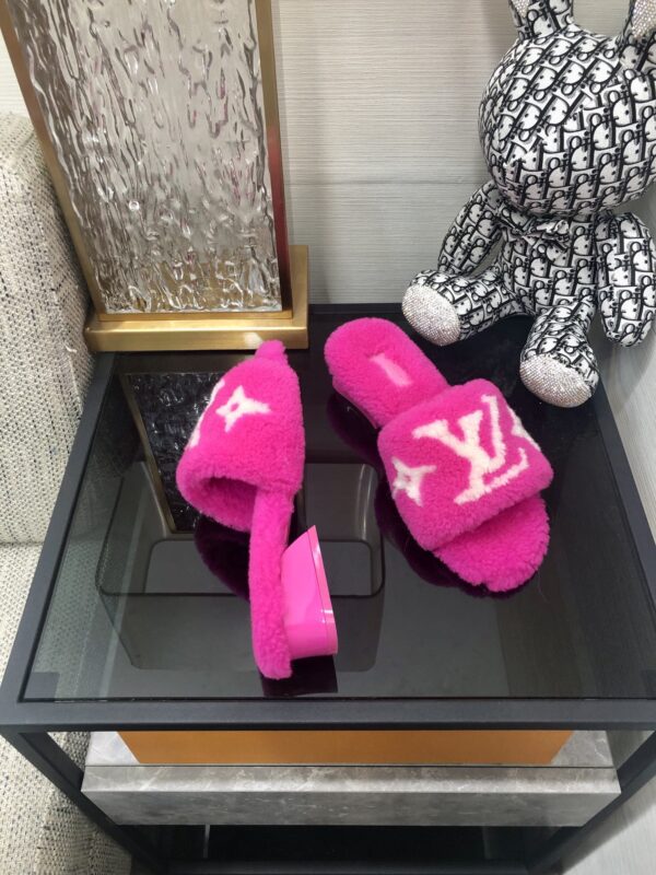 Louis Vuitton Women's Magnetic Mule Fuchsia Pink For Women LV 1AA1R5