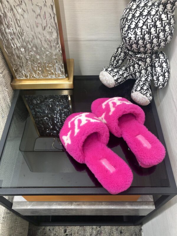 Louis Vuitton Women's Magnetic Mule Fuchsia Pink For Women LV 1AA1R5