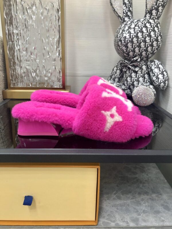 Louis Vuitton Women's Magnetic Mule Fuchsia Pink For Women LV 1AA1R5