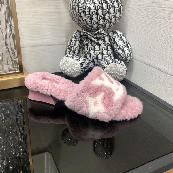 Louis Vuitton Women's Magnetic Mule Light Pink For Women LV
