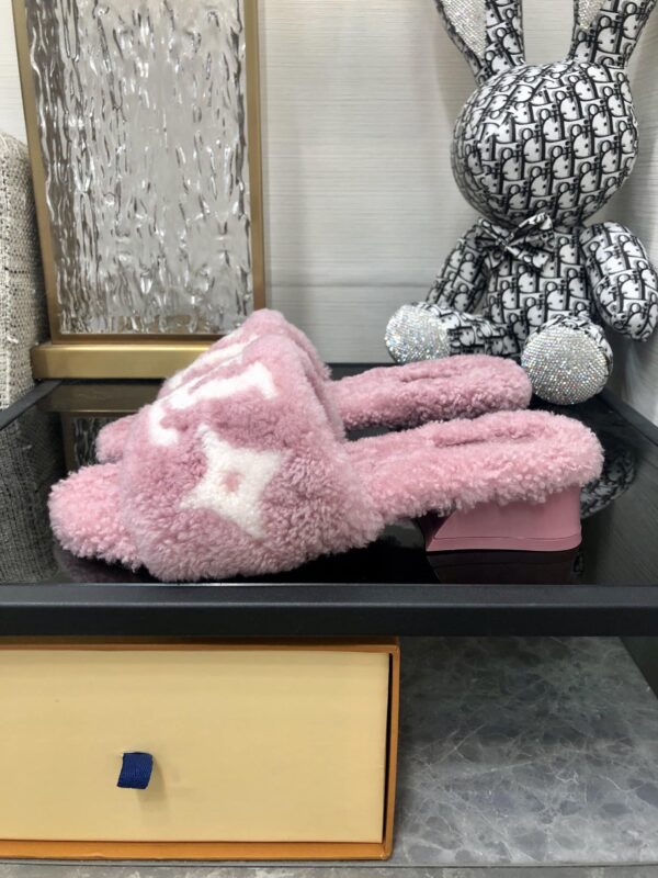 Louis Vuitton Women's Magnetic Mule Light Pink For Women LV